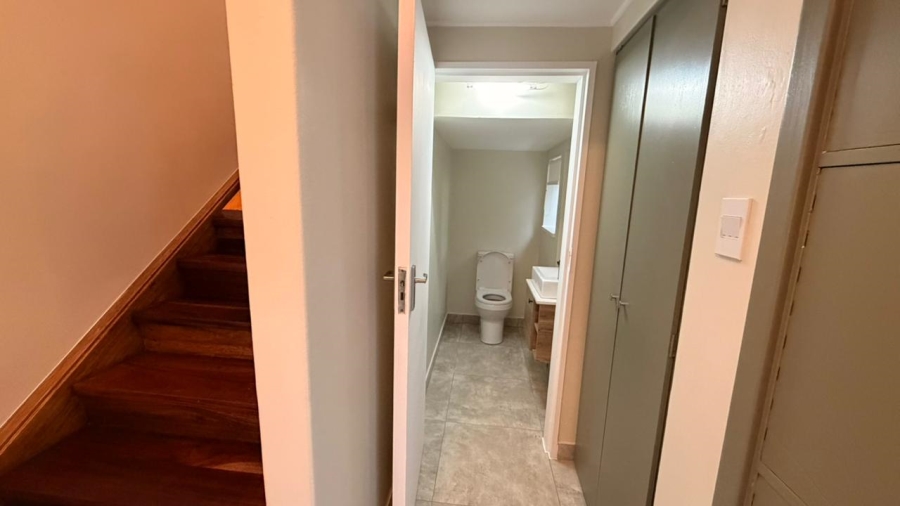 To Let 2 Bedroom Property for Rent in Sandown Gauteng