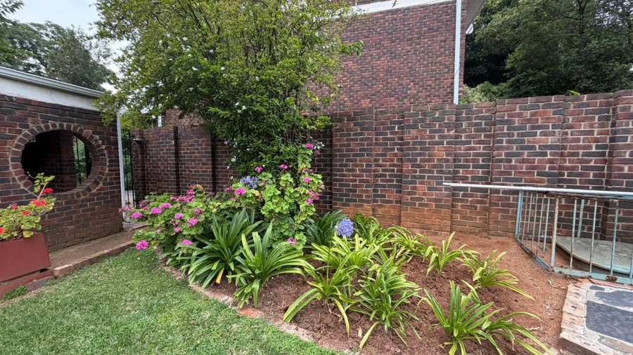 To Let 2 Bedroom Property for Rent in Sandown Gauteng