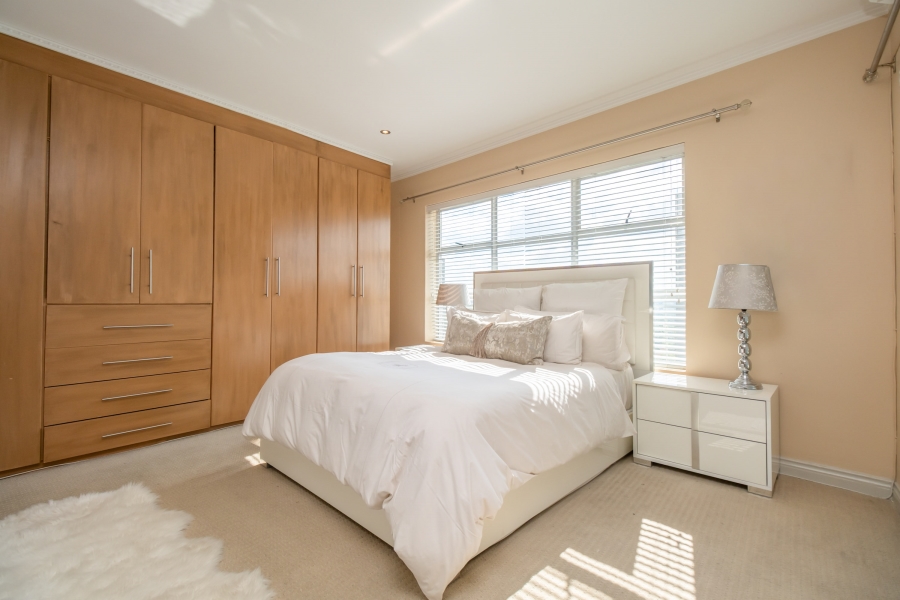 2 Bedroom Property for Sale in Sandhurst Gauteng