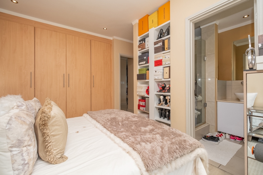 2 Bedroom Property for Sale in Sandhurst Gauteng