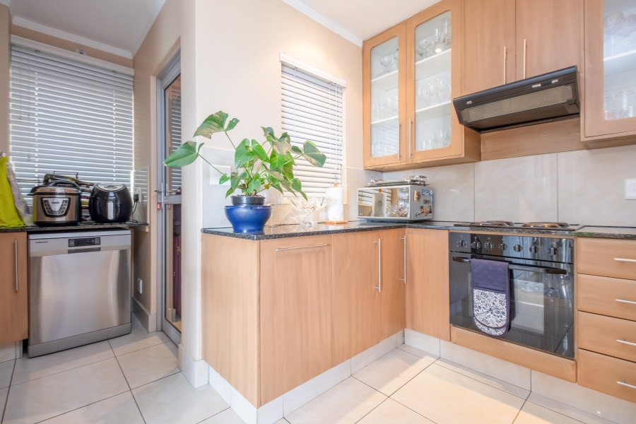 2 Bedroom Property for Sale in Sandhurst Gauteng