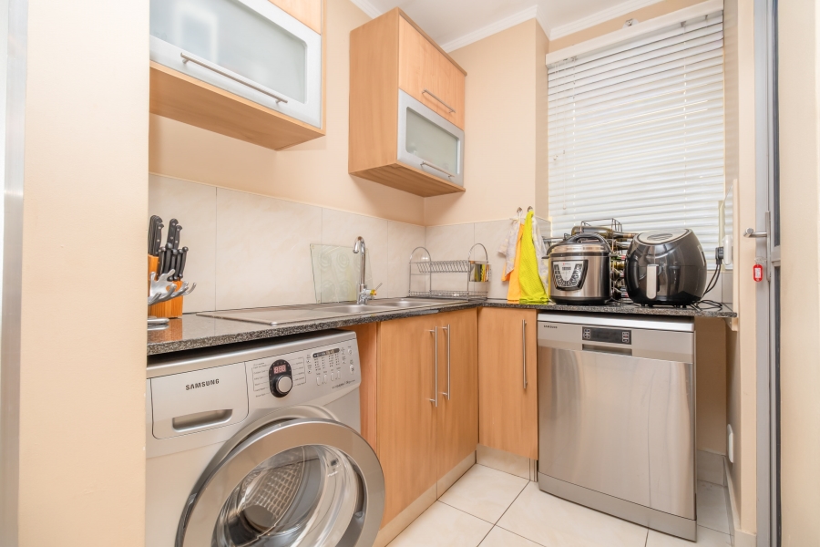 2 Bedroom Property for Sale in Sandhurst Gauteng