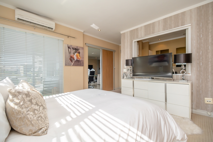 2 Bedroom Property for Sale in Sandhurst Gauteng