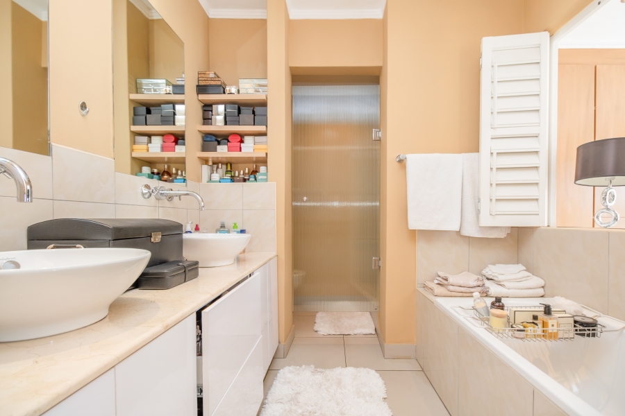 2 Bedroom Property for Sale in Sandhurst Gauteng