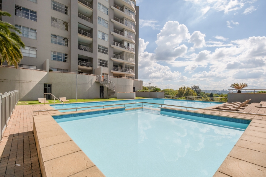 2 Bedroom Property for Sale in Sandhurst Gauteng