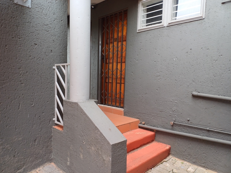 2 Bedroom Property for Sale in Mulbarton Gauteng