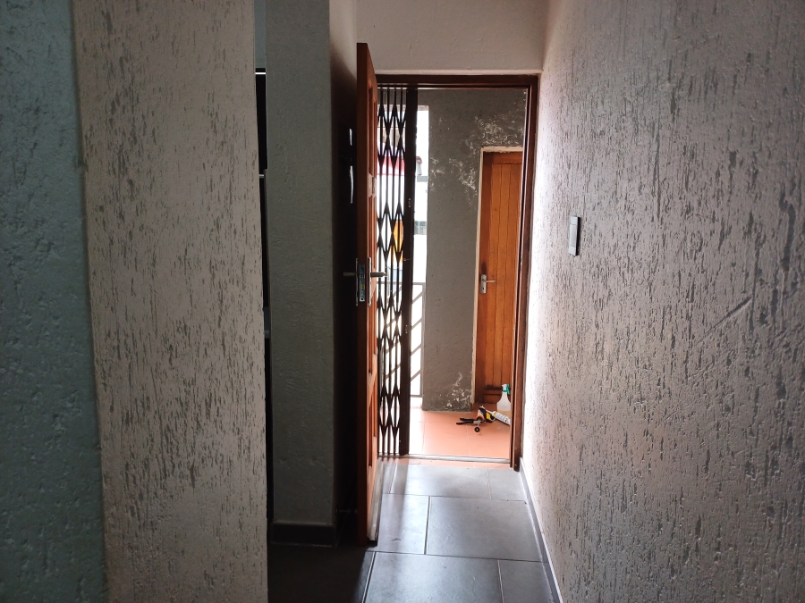 2 Bedroom Property for Sale in Mulbarton Gauteng