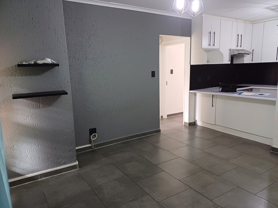 2 Bedroom Property for Sale in Mulbarton Gauteng