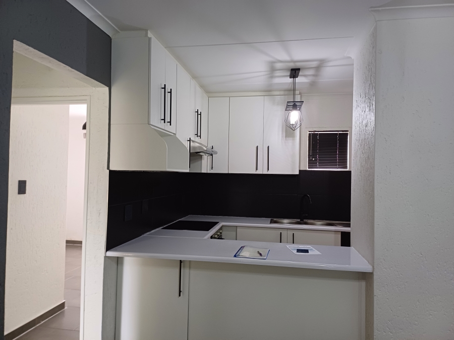 2 Bedroom Property for Sale in Mulbarton Gauteng