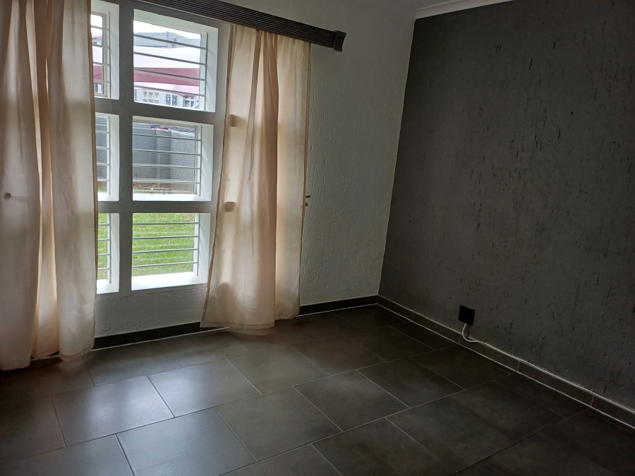 2 Bedroom Property for Sale in Mulbarton Gauteng