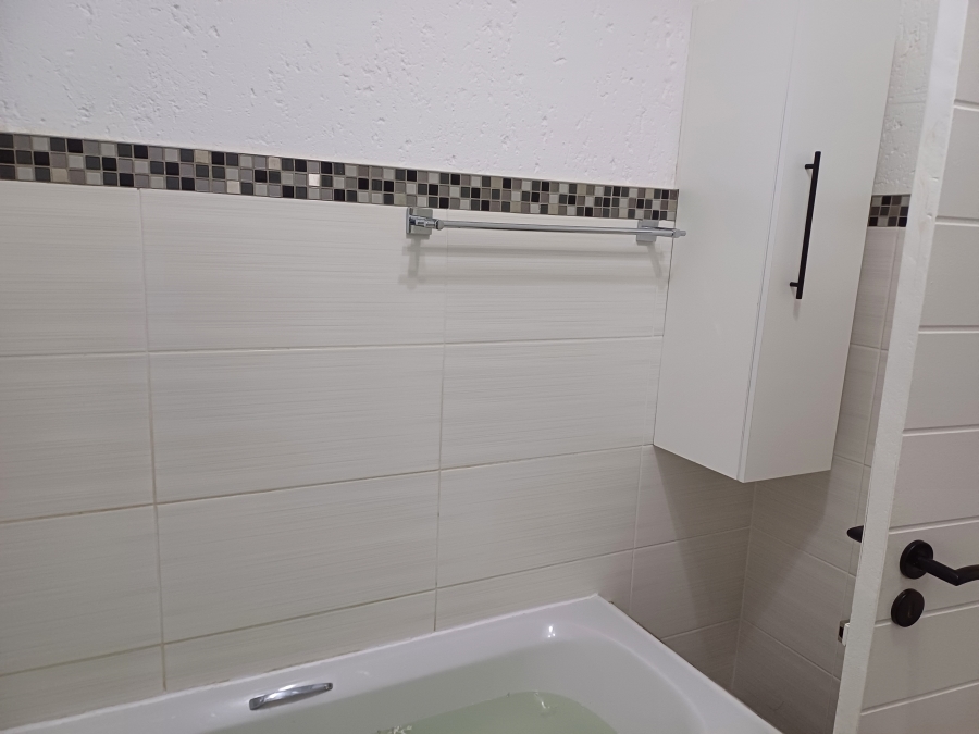 2 Bedroom Property for Sale in Mulbarton Gauteng