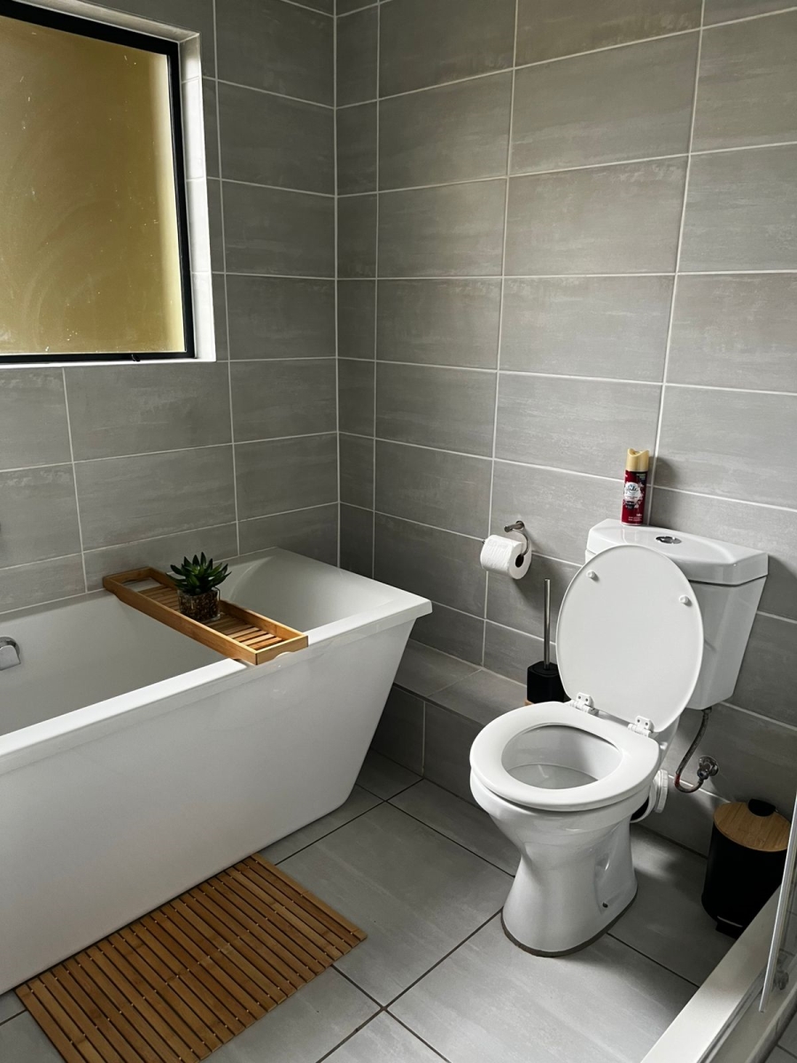 To Let 3 Bedroom Property for Rent in Waterfall Gauteng