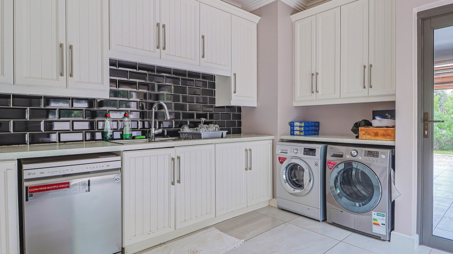 5 Bedroom Property for Sale in Midstream Hill Gauteng