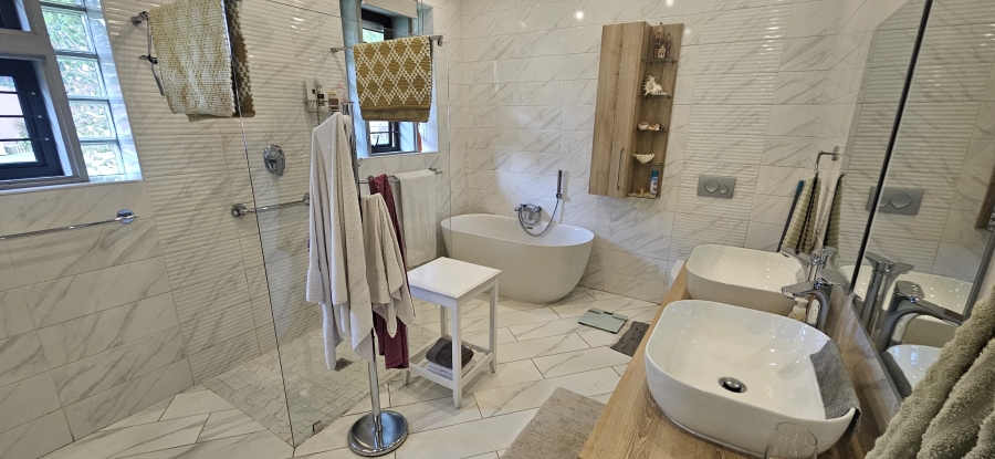 4 Bedroom Property for Sale in Alberante Gauteng