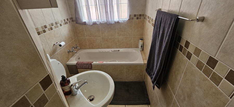 2 Bedroom Property for Sale in New Redruth Gauteng
