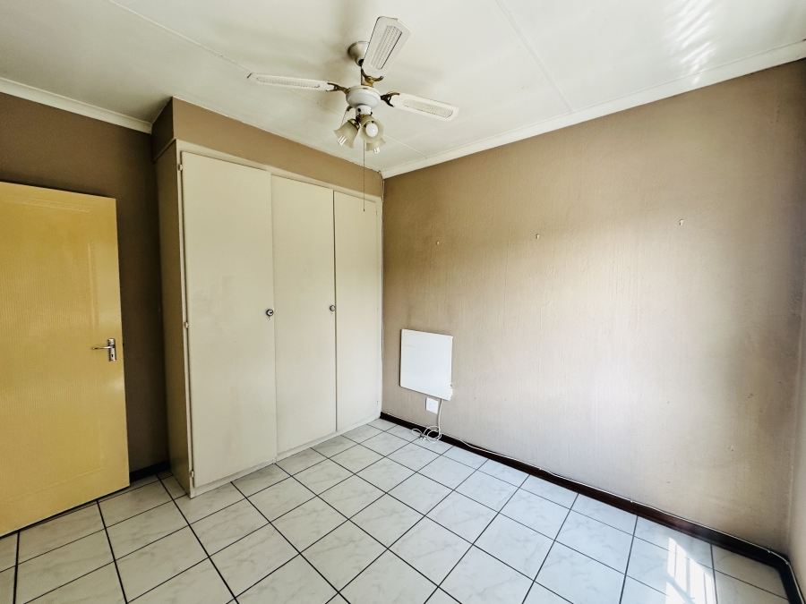 2 Bedroom Property for Sale in Verwoerdpark Gauteng