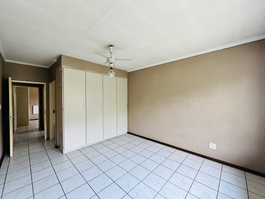 2 Bedroom Property for Sale in Verwoerdpark Gauteng