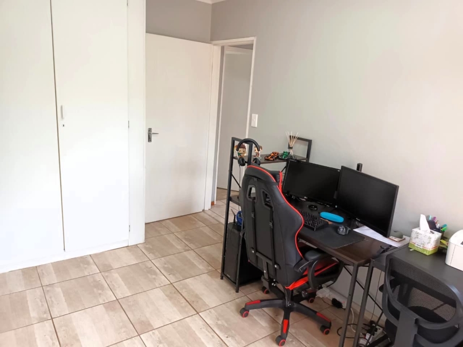 To Let 2 Bedroom Property for Rent in Die Hoewes Gauteng