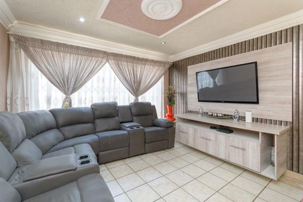 6 Bedroom Property for Sale in Liefde en Vrede Gauteng