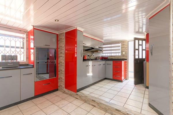 6 Bedroom Property for Sale in Liefde en Vrede Gauteng