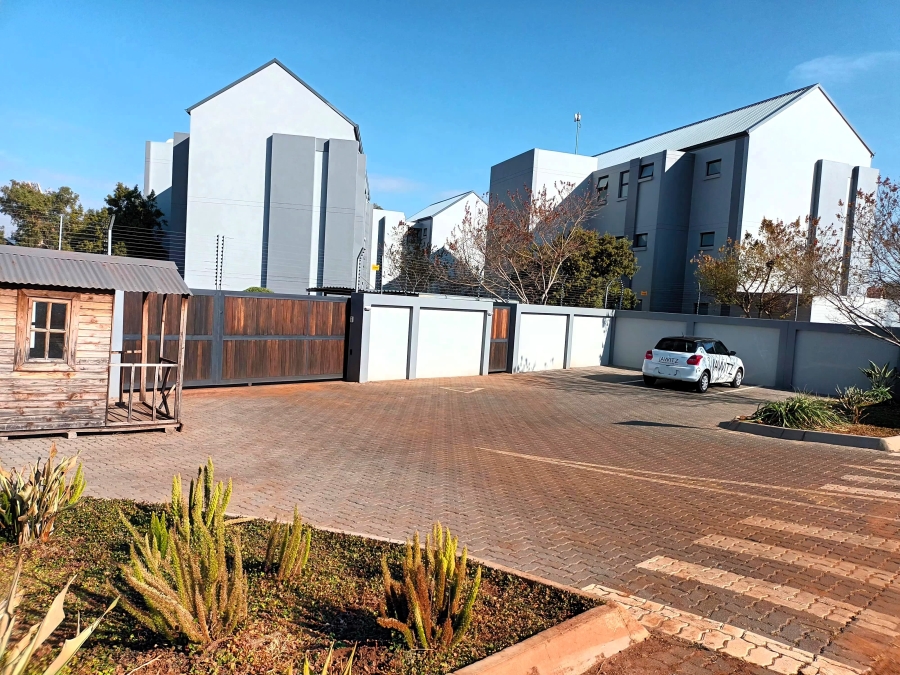 To Let 1 Bedroom Property for Rent in Zwartkop Golf Estate Gauteng