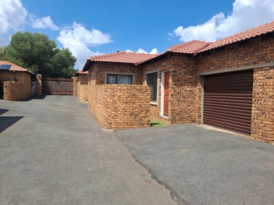 2 Bedroom Property for Sale in Greenhills Gauteng