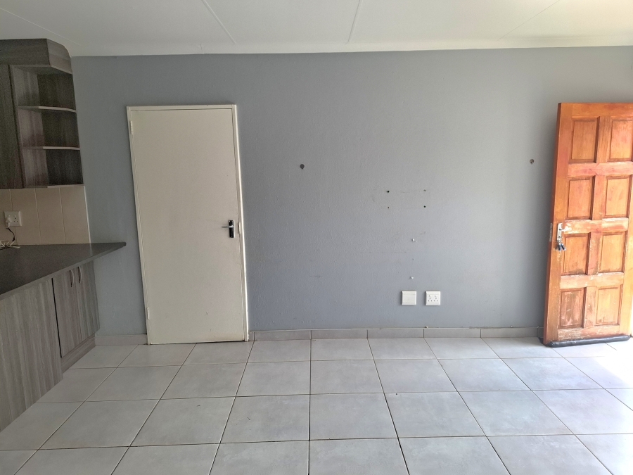 2 Bedroom Property for Sale in Greenhills Gauteng