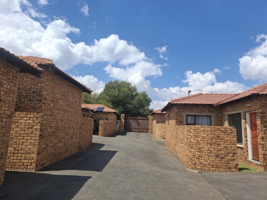 2 Bedroom Property for Sale in Greenhills Gauteng