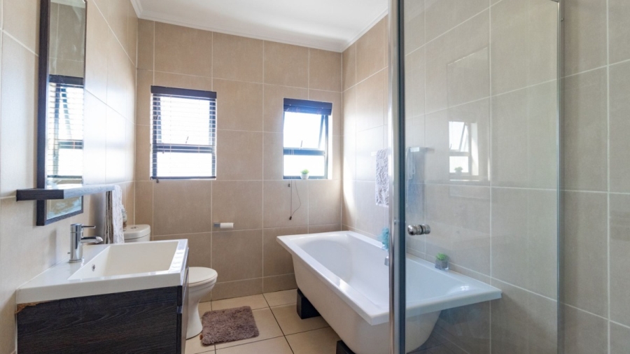 2 Bedroom Property for Sale in Greenstone Hill Gauteng