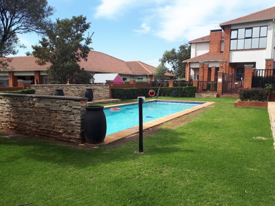 2 Bedroom Property for Sale in Greenstone Hill Gauteng