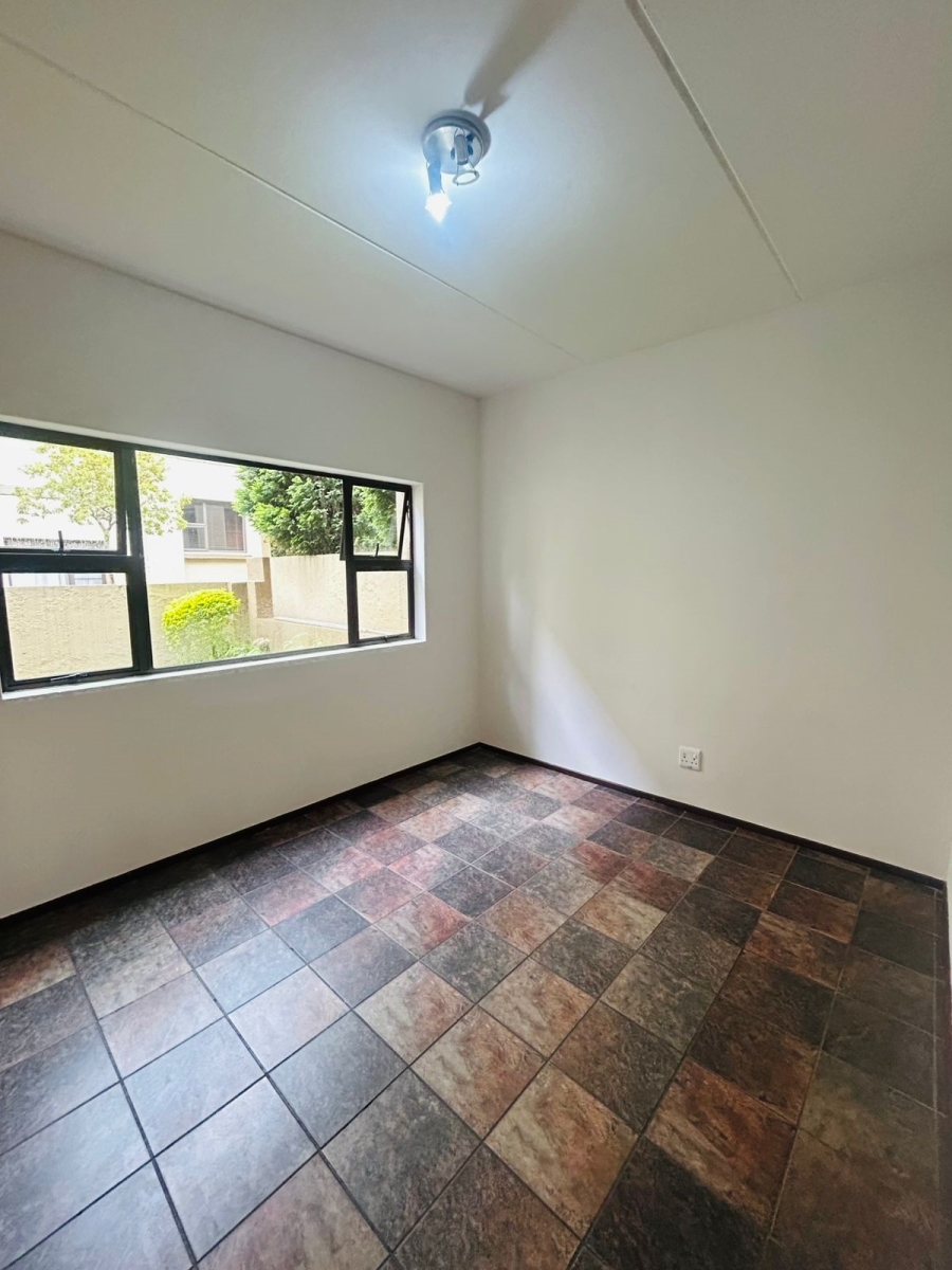 2 Bedroom Property for Sale in Lonehill Gauteng