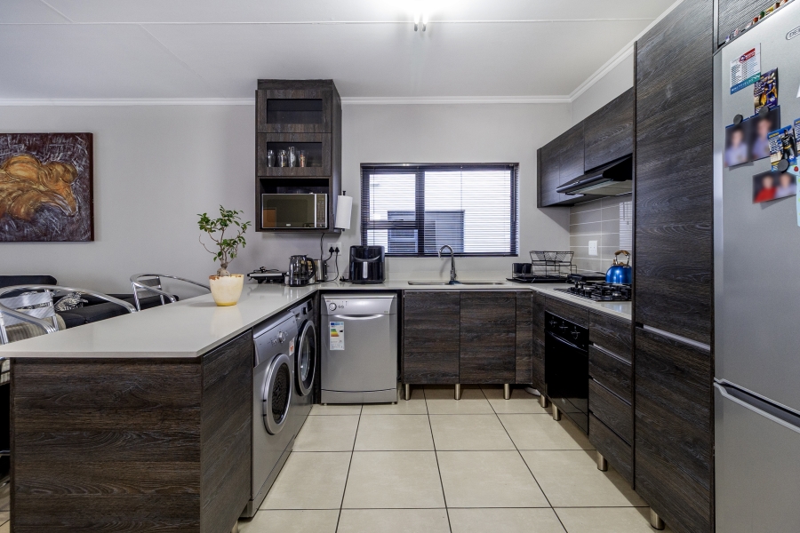 2 Bedroom Property for Sale in Greenstone Crest Gauteng