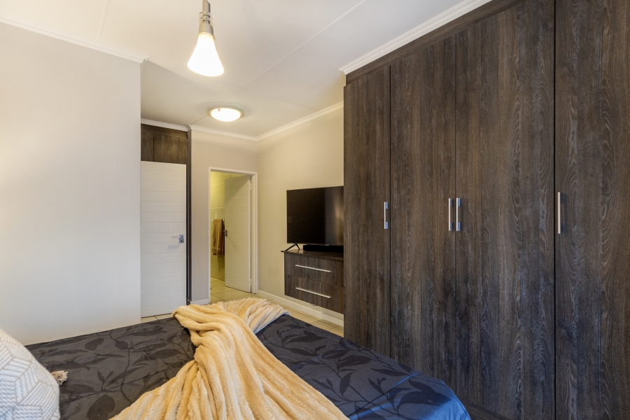 2 Bedroom Property for Sale in Greenstone Crest Gauteng