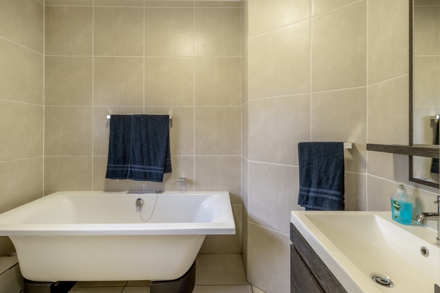 2 Bedroom Property for Sale in Greenstone Crest Gauteng