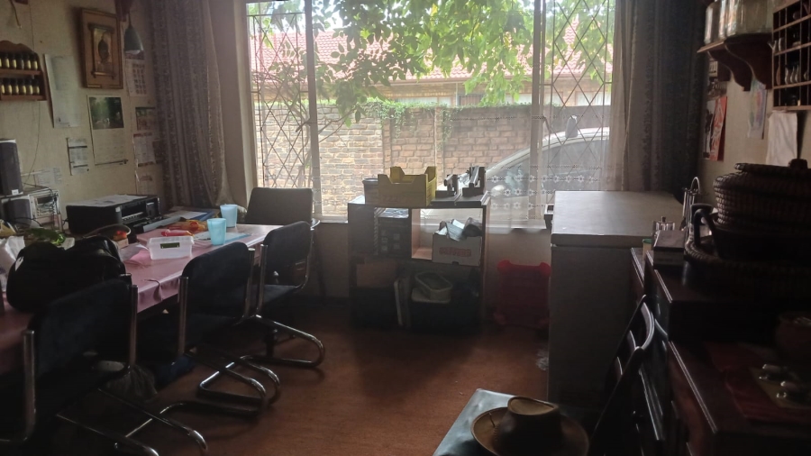 4 Bedroom Property for Sale in Clayville Gauteng