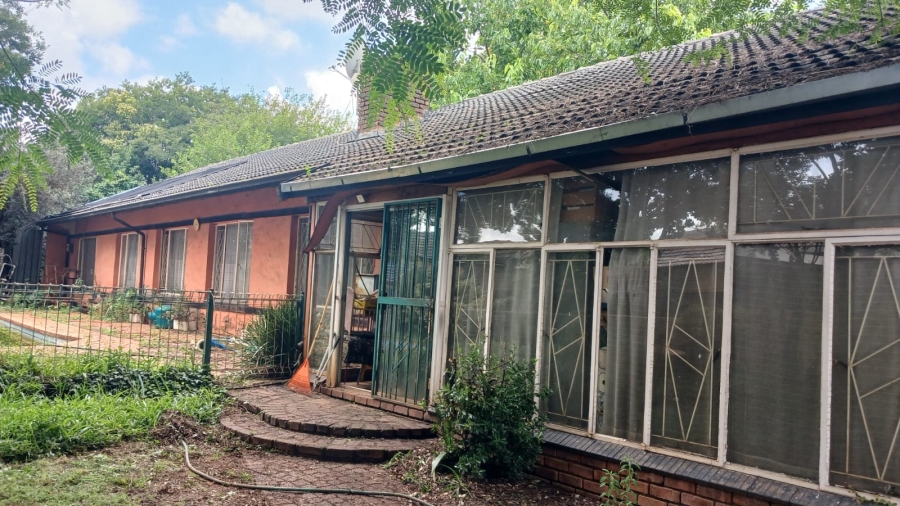 4 Bedroom Property for Sale in Clayville Gauteng