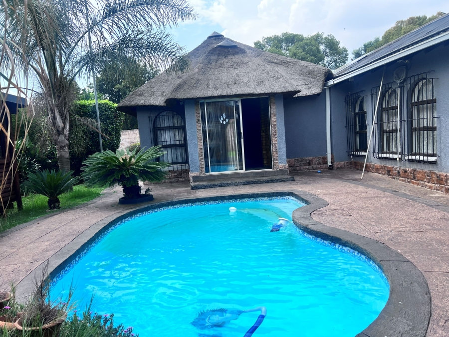 3 Bedroom Property for Sale in Crystal Park Gauteng