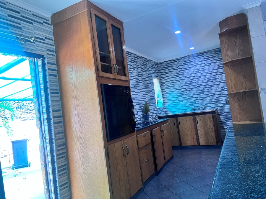 3 Bedroom Property for Sale in Crystal Park Gauteng