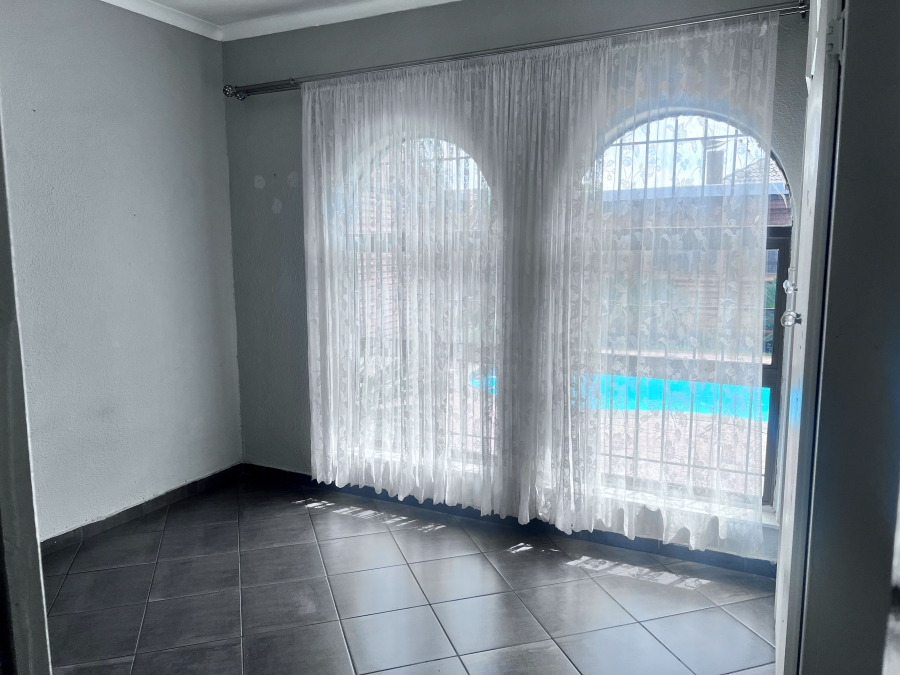 3 Bedroom Property for Sale in Crystal Park Gauteng