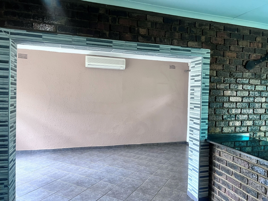 3 Bedroom Property for Sale in Crystal Park Gauteng