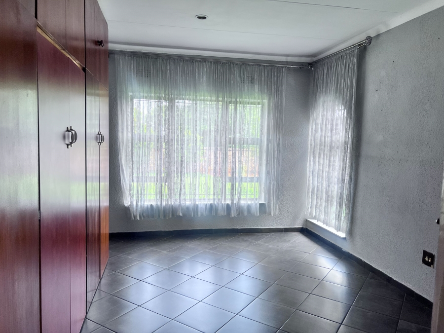 3 Bedroom Property for Sale in Crystal Park Gauteng