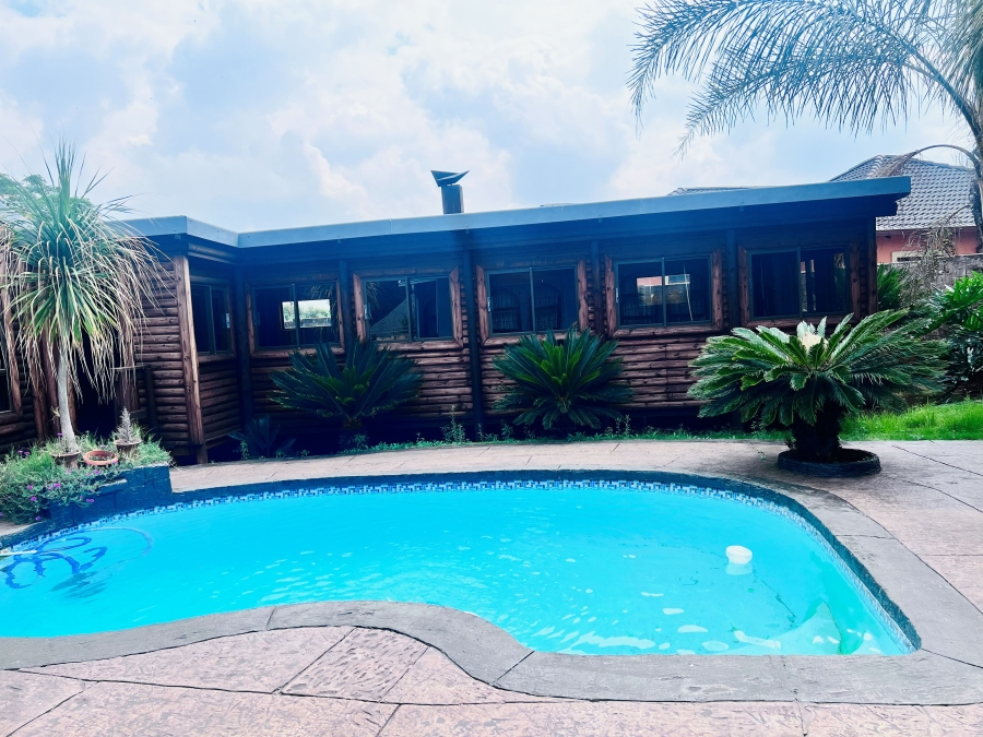 3 Bedroom Property for Sale in Crystal Park Gauteng