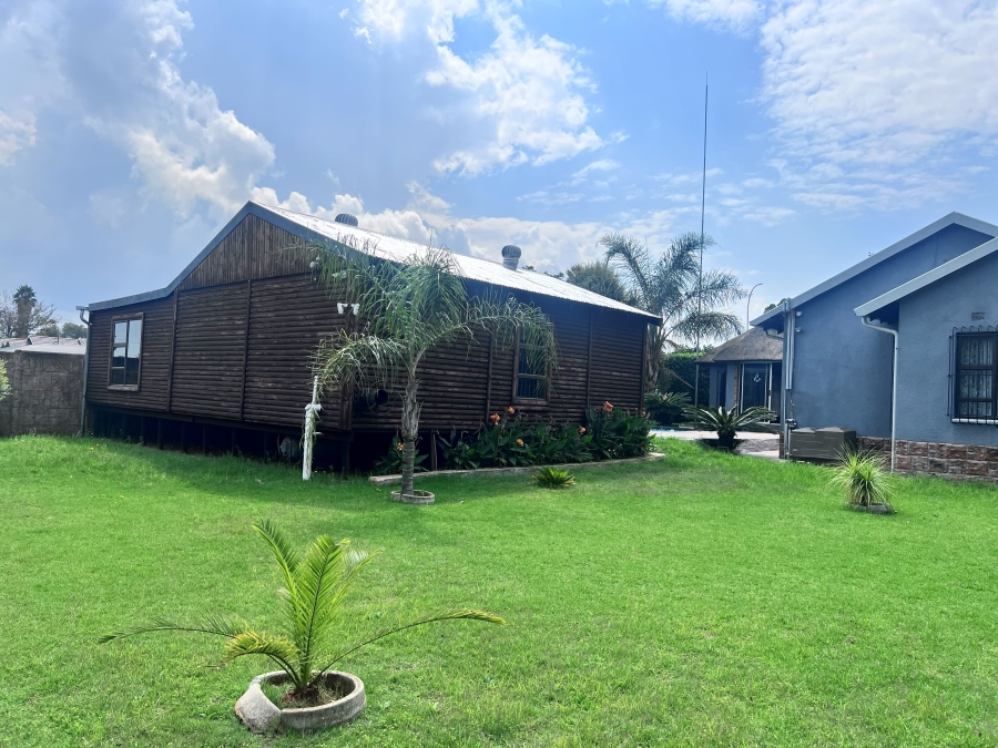 3 Bedroom Property for Sale in Crystal Park Gauteng