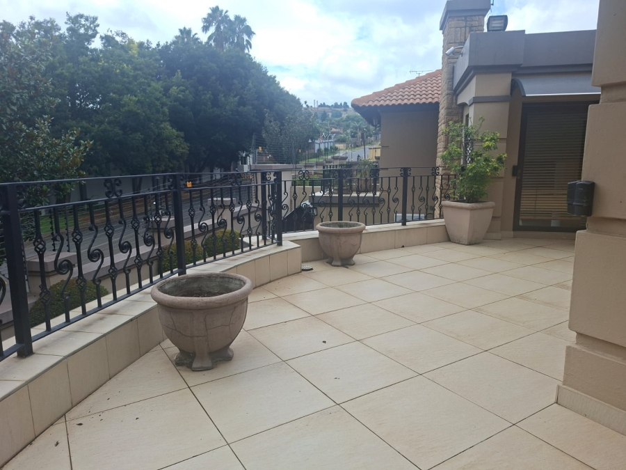 To Let 4 Bedroom Property for Rent in Bedfordview Gauteng