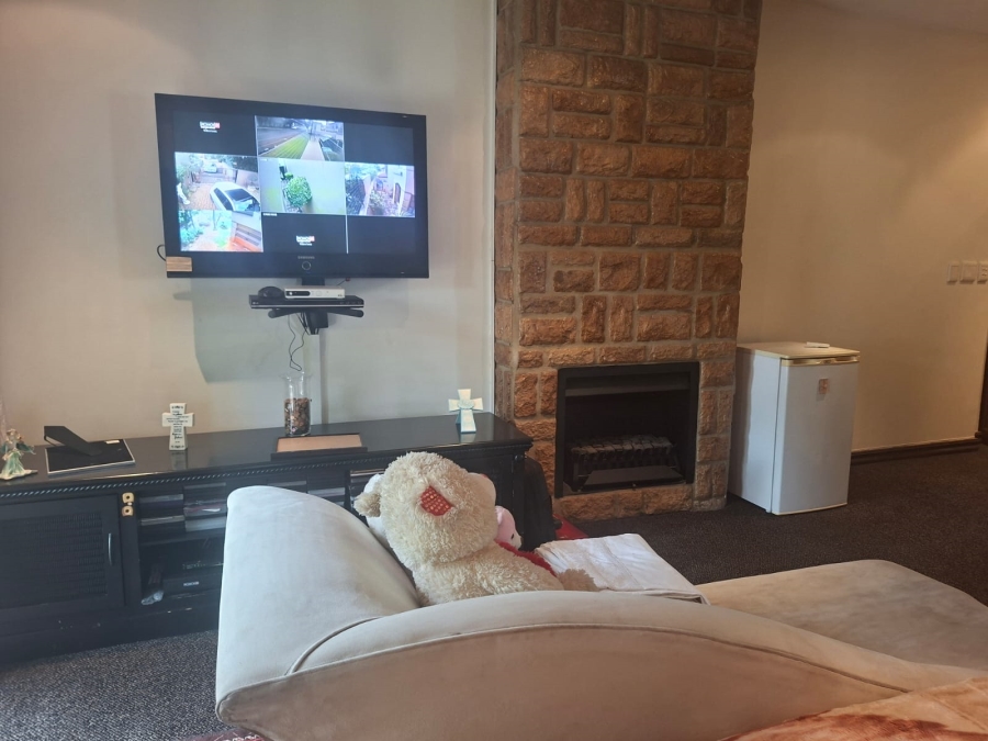 To Let 4 Bedroom Property for Rent in Bedfordview Gauteng