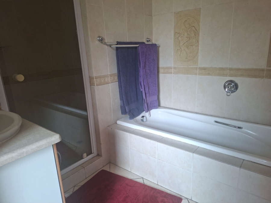 To Let 4 Bedroom Property for Rent in Bedfordview Gauteng