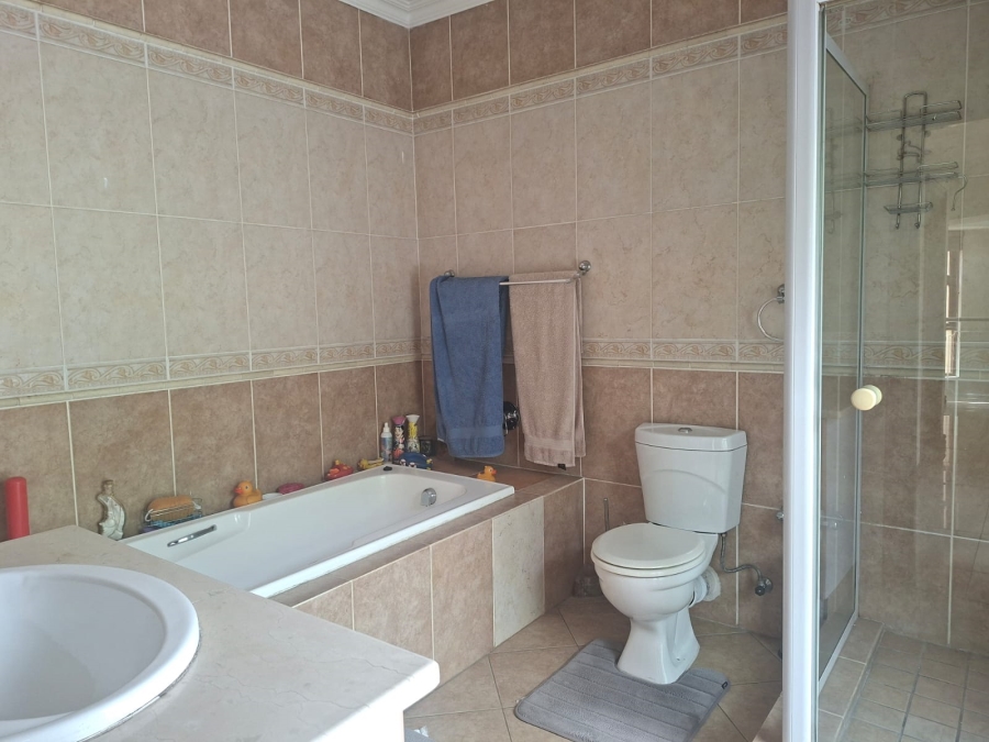 To Let 4 Bedroom Property for Rent in Bedfordview Gauteng