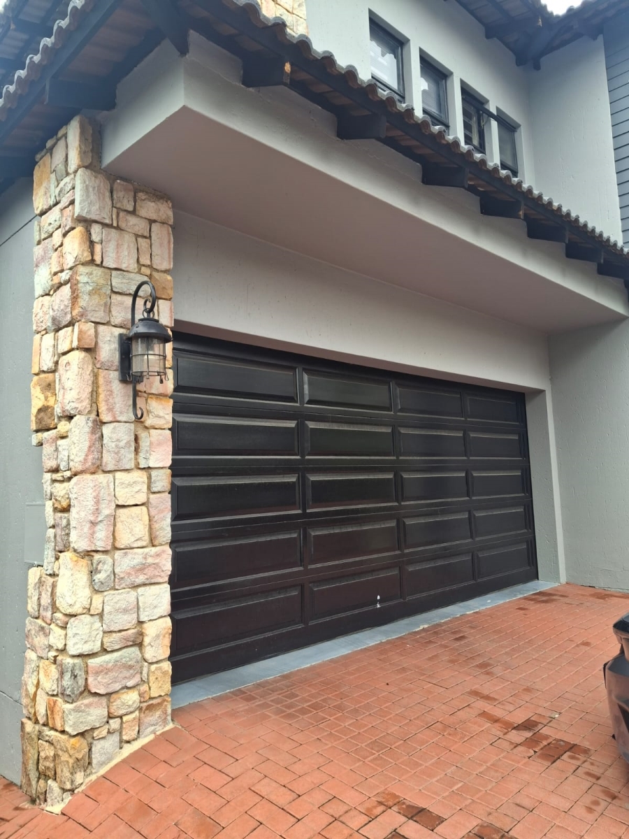 To Let 4 Bedroom Property for Rent in Greenstone Hill Gauteng