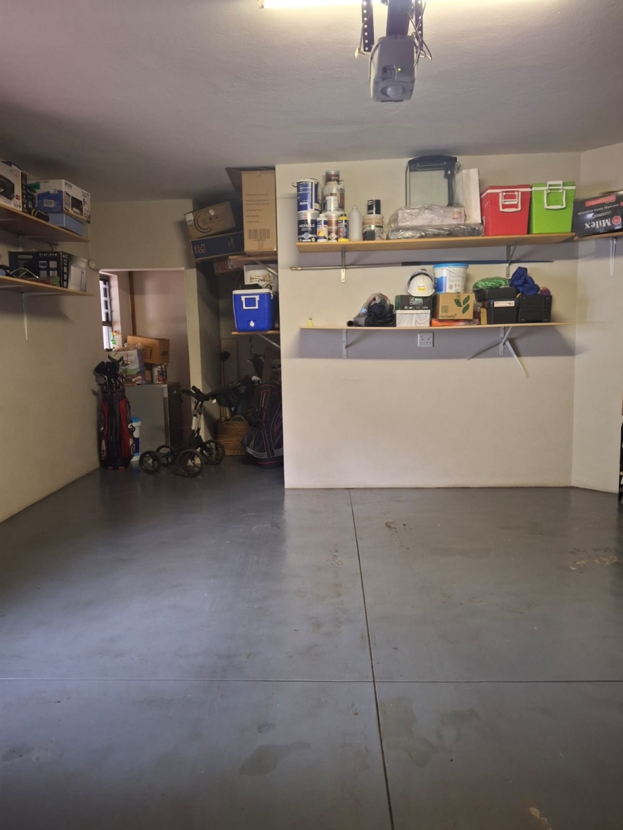 To Let 4 Bedroom Property for Rent in Greenstone Hill Gauteng