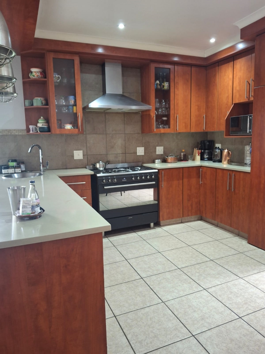To Let 4 Bedroom Property for Rent in Greenstone Hill Gauteng